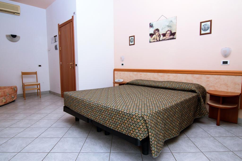 Hotel President Васто Экстерьер фото