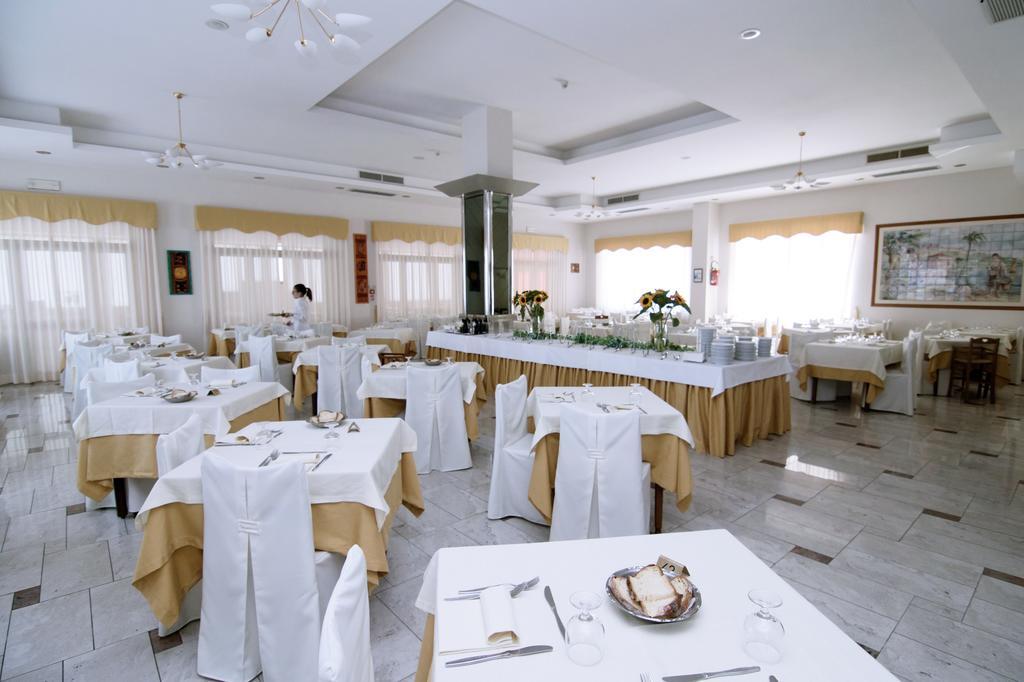 Hotel President Васто Экстерьер фото